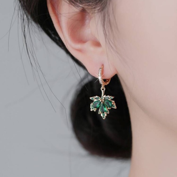 🍁 Leaf Earrings 🍁 - Picture 4 of 5
